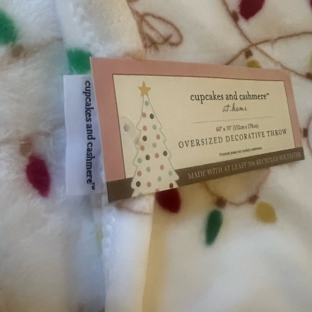 Cupcakes and Cashmere White Large Oversized 60x70 Throw Merry Christmas Lights🎄 - Picture 7 of 7